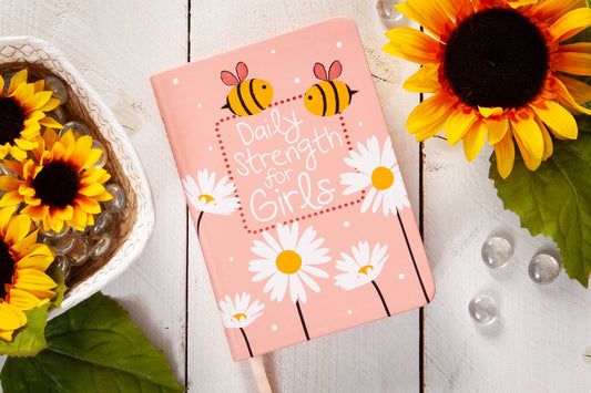 Daily Strength for Girls (Daily Devotional)